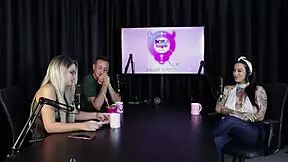 Lexi Mallet Enjoys Gangbang With Strangers At The Motel