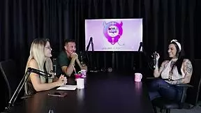 Lexi Mallet Enjoys Gangbang With Strangers At The Motel