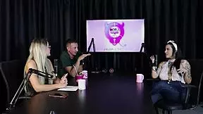 Lexi Mallet Enjoys Gangbang With Strangers At The Motel