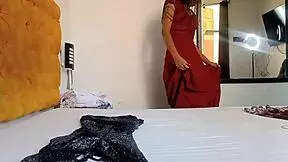 grabo a mi padrastro mientras me ve probandome ropa y termine con la polla dentro de mi coñito