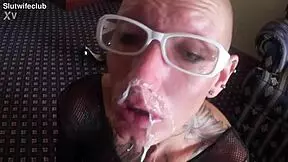 Amateur teen girl avoids face cumshot after blowjob