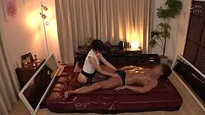 繊細なマッサージとは真逆の豪快に揺れる美オッパイ。太客には秘密のサービスが？