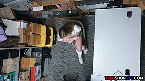 Blonde caught shoplifting 😏