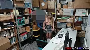 Blonde caught shoplifting 😏