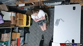 Blonde caught shoplifting 😏