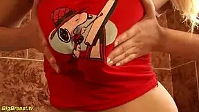 Imel sem prvi seks z mojo bujno namazano pastorko v kopalnici