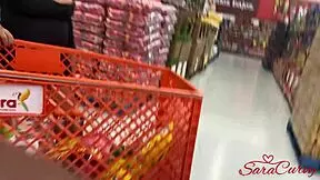 mi hijastra y yo nos divertimos en el supermercado