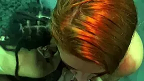 Minha vizinha casada chamou o marido dela pra receber um boquete duplo e ele gozou na nossa boca