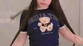 Amateur Teen Girl Masturbates In Bathroom