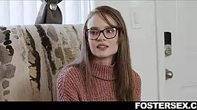 Foster se nauči, da ne sme skrivati skrivnosti, medtem ko Havana Bleu in Jessae Rosae dobita hardcore POV jebanje z velikimi joškami in riti.