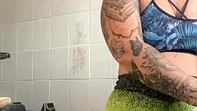 i flash my swollen pussy while cooking