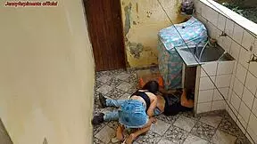 Hotwife Casada Paga Encanador Quicando No Pau Enquanto O Marido Trabalha