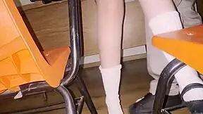 Estudiantes share their love story in classroom, homemade school video part 1