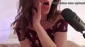 Hej, nemačka tinejdžerka 18+ prljava priča dok joj lizem pičku izbliza, dajem perverzne instrukcije za orgazam i stenjem horny joi 😏💦