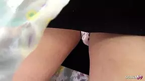 สาวอายุ 18+ ตัวเล็กหีใหญ่เป็นโสเภณีดูดและเย็ดลูกค้าแบบเปลือยเซ็กส์