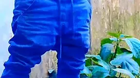 Close-Up Pussy Licking And Kissing Between Angel Young And Bambi Blue