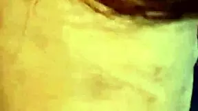 Секс със съпруга ми докато пръскам, уча го да чука правилно