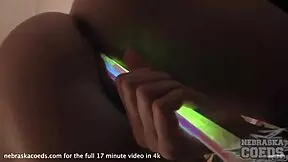 Egle si užíva špinavé napchávanie a rozťahovanie mačky v castingovom rozhovore na pohovke