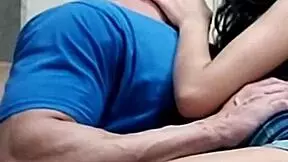 Novinha Sharing Hot Kisses with Buff Brazilian Guy in Steamy Homemade Clip