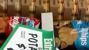 Ujel sem skrivno ritko mlade 18+ v tesnih kavbojkah, o bog, tako vroče!