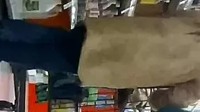 I cought this candid teens booty in tight jeens, oh man its so hot!