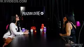 Marcely Mello swings with Tifany Rocha in public! 😍