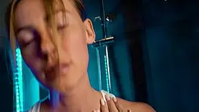 Amateur stel neukt hard in de douche - cum in haar mond