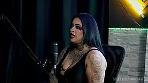 Marcely Mello swings with Tifany Rocha in public! 😍