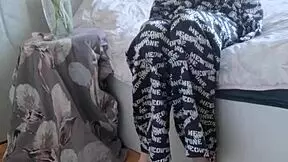 man, elza kom in nylon tights got me worshippin her big ass, like, i’m totally hooked, ya feel me?