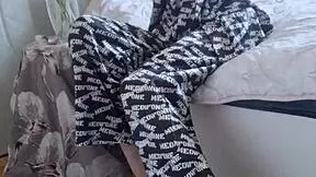 člověče, elza kom v nylonových punčochách mě má uctívat její velkou prdel, jakože jsem úplně závislý, cítíš to?