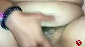 I watch this girl eat her own pussy, it's so hot!