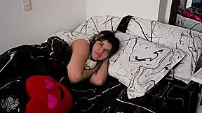 i got her favorite ice cream and she thanked me with a morning blowjob 😏