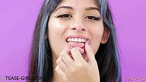 Model remaja 18+ manis elus tubuhnya saat casting