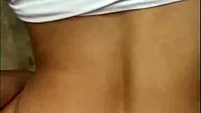 Joven casera 18 comparte su primera experiencia latina en entrevista casera