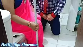 Desi hot sex with sexy housewife.