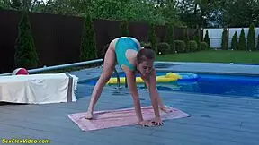 Extreme Flexible Nicole Murkovski Fucked Hard Outdoors in Bikini After Workout
