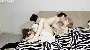 Gesicht ficken und auf meiner teen 18+ Freundin sitzen statt dem normalen Kram 😅