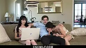 Milfs Let Him Freeuse For Free Laptop Repair - Cncmilf