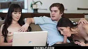 Milfs Let Him Freeuse For Free Laptop Repair - Cncmilf