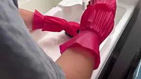 شابتين لاتينيتين 18+ تشاركان تضليع هادئ وقبلات مبللة في السر