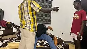 मैं यकीन नहीं कर सकती मेरी टीचर और क्लासमेट्स स्कूल में मुझे रॉ बांग करते हैं