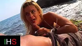 I had an incredible anal fuck by the sea between the rocks