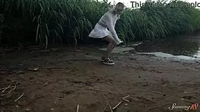 Teen temptress Alice Flore, wanna see her diddle outdoors?