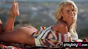 Busty Australian Lisa Seiffert Strips Outdoor to Flaunt Hot Curves