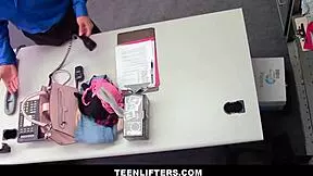 빅 자지 몰 코프랑 섹스 거래해서 체포 피했어