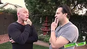 Vaihtavat aikuiset 18+ ratsastavat kypsiä kyrpiä ja saavat spermaa tisseille