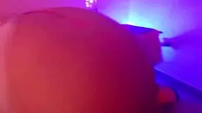 le puse el corset de mi esposa a mi empleada del servicio domestico