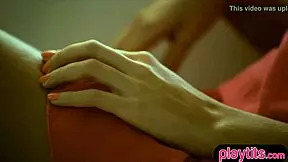 ओह, मैं पहली बार कैम पर अपनी ब्लॉन्ड चूत को टच करती हूं