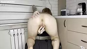 A teen 18+ tries vibro toy for intense shaking orgasm! 🔥