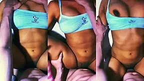 La Estrecha Secretaria Latina Seduce a Su Jefe en el Apartamento Después del Trabajo